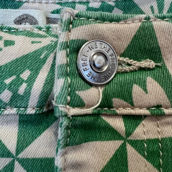 We The Free Youthquake Printed Stretch Crop Flare Fringe Hem Jeans Sz 27 - Picture 4 of 13